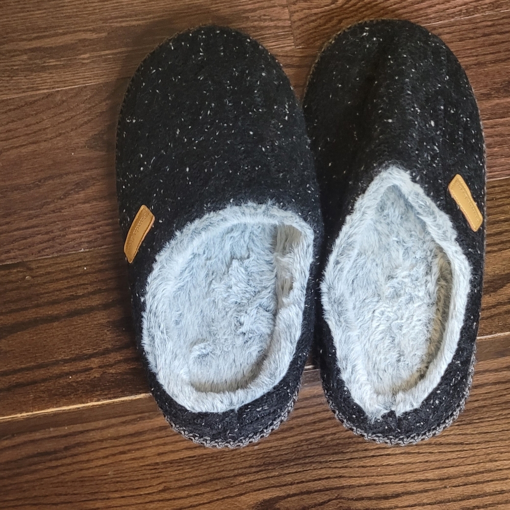 💢SOLD💢Soft bed/house Slippers - Picture 10 of 10